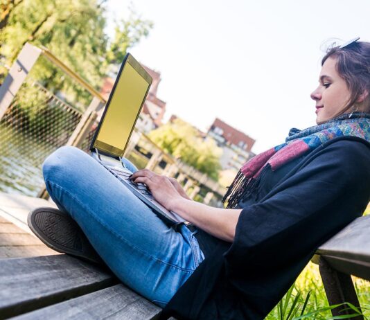 Z Kuşağı ve Y Kuşağı Değişen Dünyada Amaç ve İlerleme Arayışında: Deloitte’un 2024 Y ve Z Kuşağı Araştırmasından İçgörüler